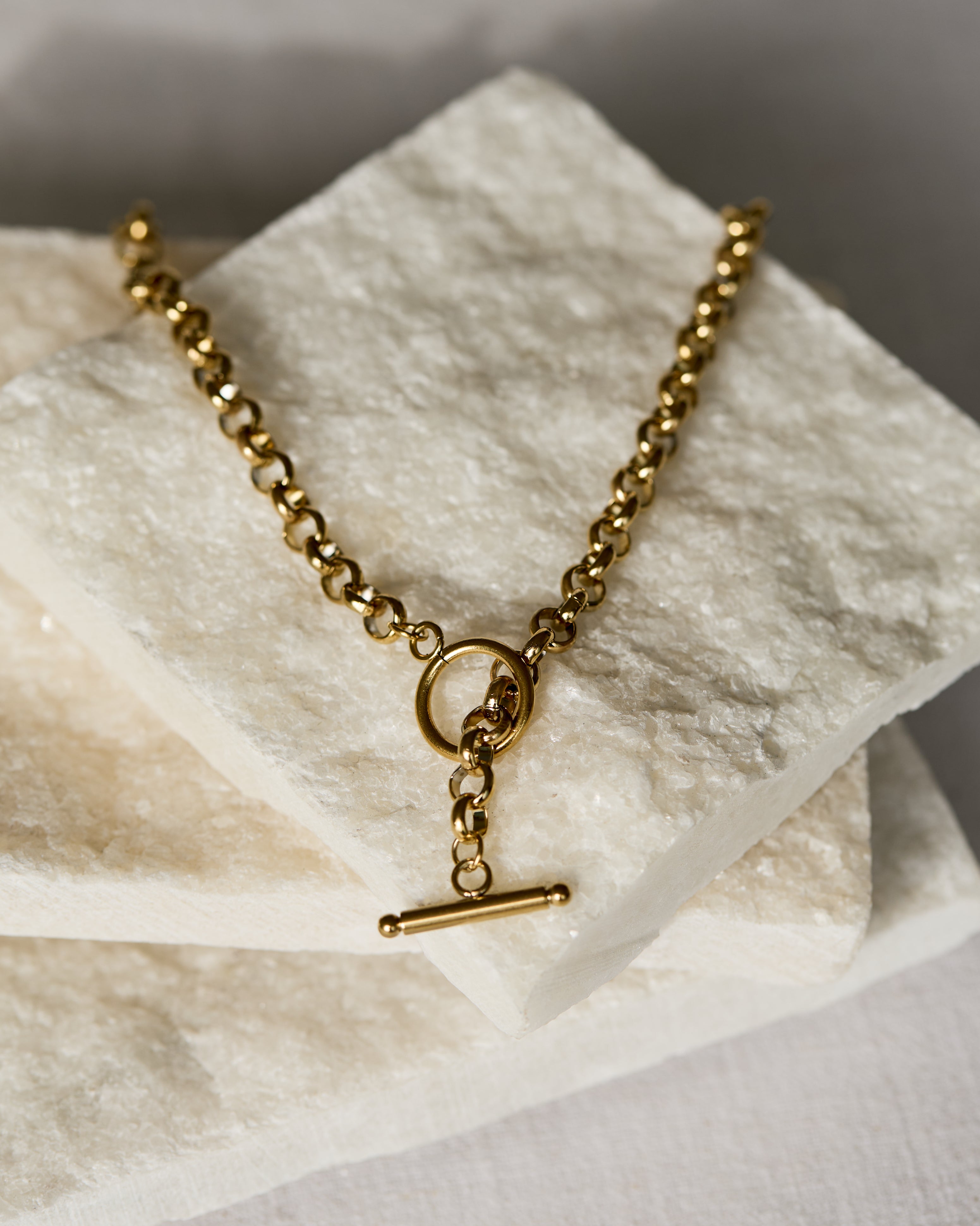 Chunky Toggle Clasp Necklace