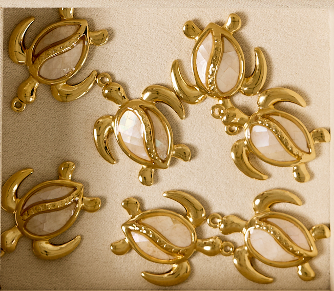 Sea Turtle Charm - pearl