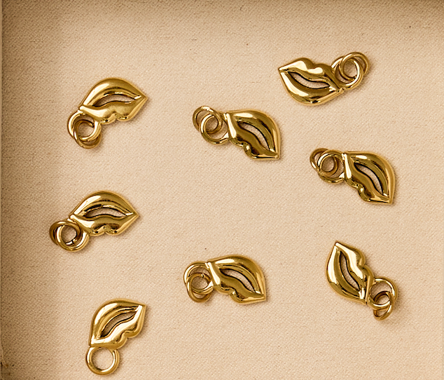 Lips charm