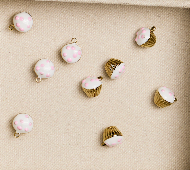 Pink & White cupcake