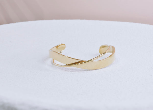 Twist cuff bracelet