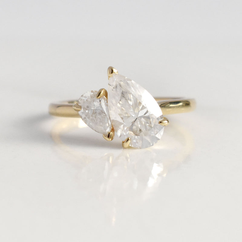 Dvita - Double Pear Toit-Et-Moi Ring